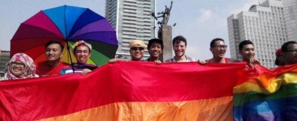 อินโดนีเซียเตือนไลน์ให้ลบอีโมติคอนรูปคนรักเพศเดียวกัน